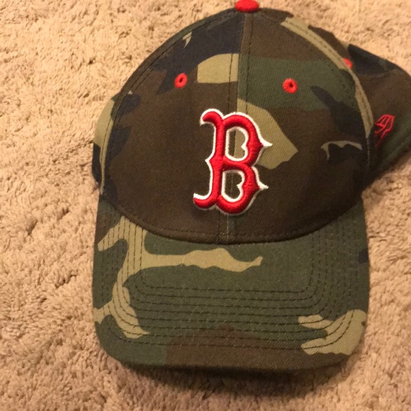 fitted camo red sox hat